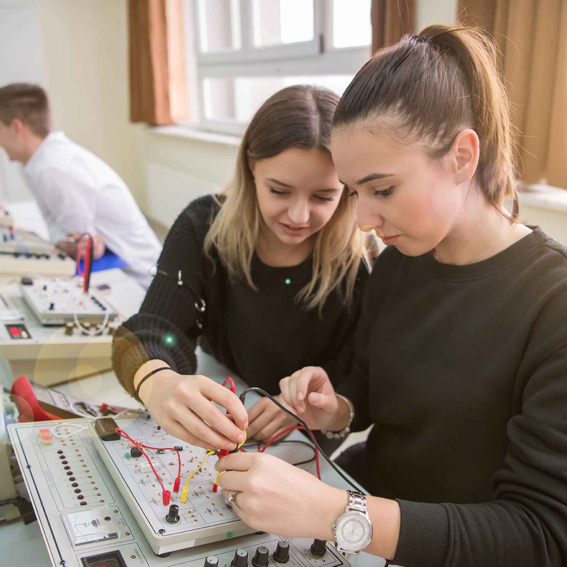 29481283 Students Doing Practice In The Electronic Classroom